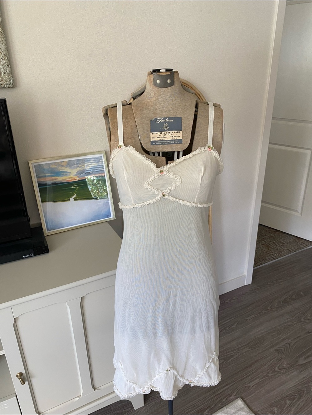 Vintage 1960s St Michael Cream Rosette Slip
